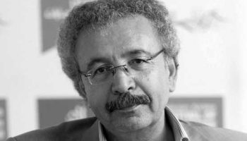 يستسلم الإنسان حين ينسى من يحب ولا يتذكر سوى نفسه!